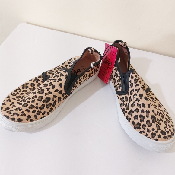 Aviva Girl Leopard Print Slip On Fashion Flat Sneakers Girls Big Kid NWT - Picture 5 of 11